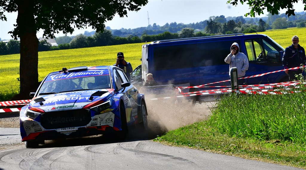 Rallyet blev et skarpt opgør på sekunder og splitsekunder. Her er Simon Vallentin og Peter Egholm på Tåderup-prøven.
(Foto: Morten Dam)